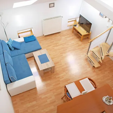 Center * Prag