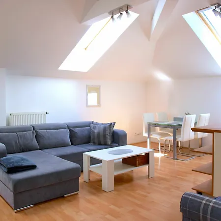 Center Apartment *