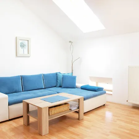Center Apartment *